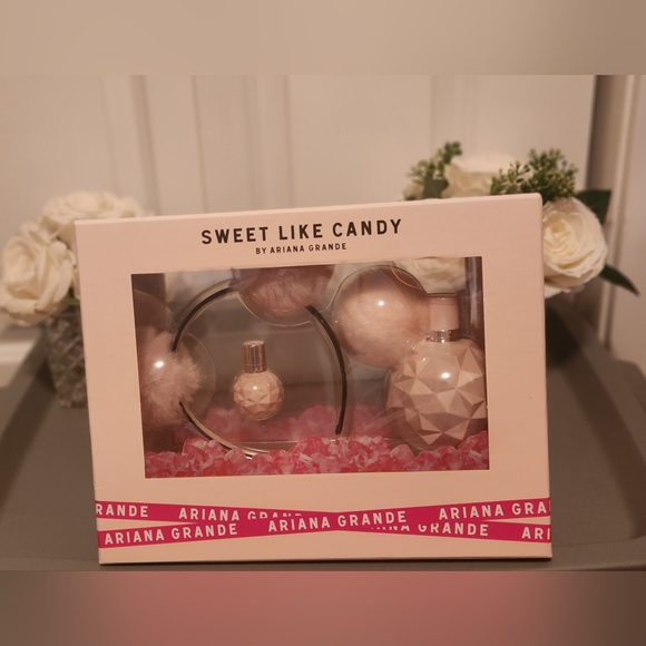 Sweet Like Candy by Ariana Grande EDP Gift Set with Pom Pom Headband; Never Used - Picture 13 of 16
